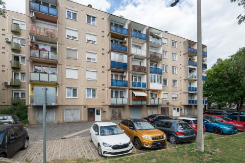 Eladó Lakás 2800 Tatabánya 
