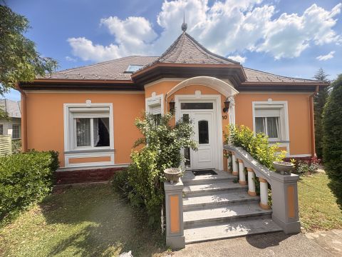Eladó Ház 8230 Balatonfüred , csendes utcában