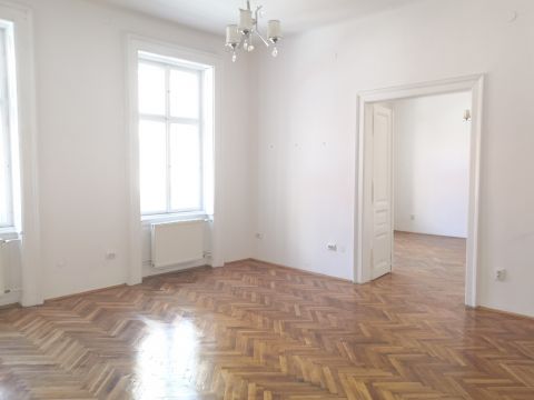 Eladó Lakás 1015 Budapest 1. kerület , Mária térnél, szép társasházban, tágas terekkel