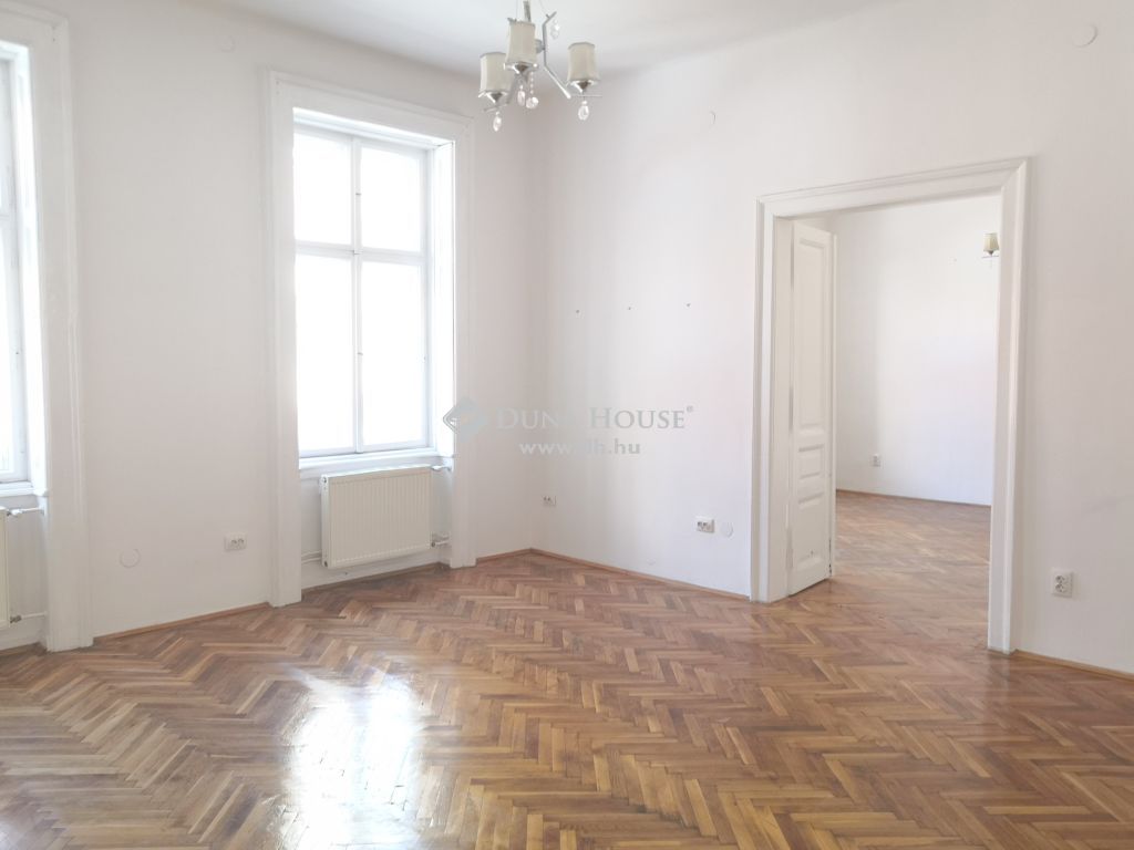 1015 Budapest 1. kerület , Mária térnél, szép társasházban, tágas terekkel — 1/24
