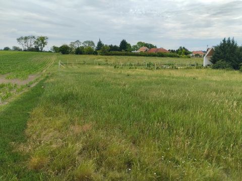 Eladó Telek 8164 Balatonfőkajár , 8164 Balatonfőkajár, Nyugodt