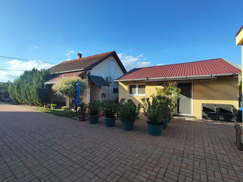 Eladó Ház 2471 Baracska , a központ közelében