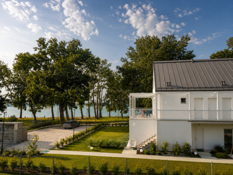 Eladó Lakás 8172 Balatonakarattya , Aligai utca