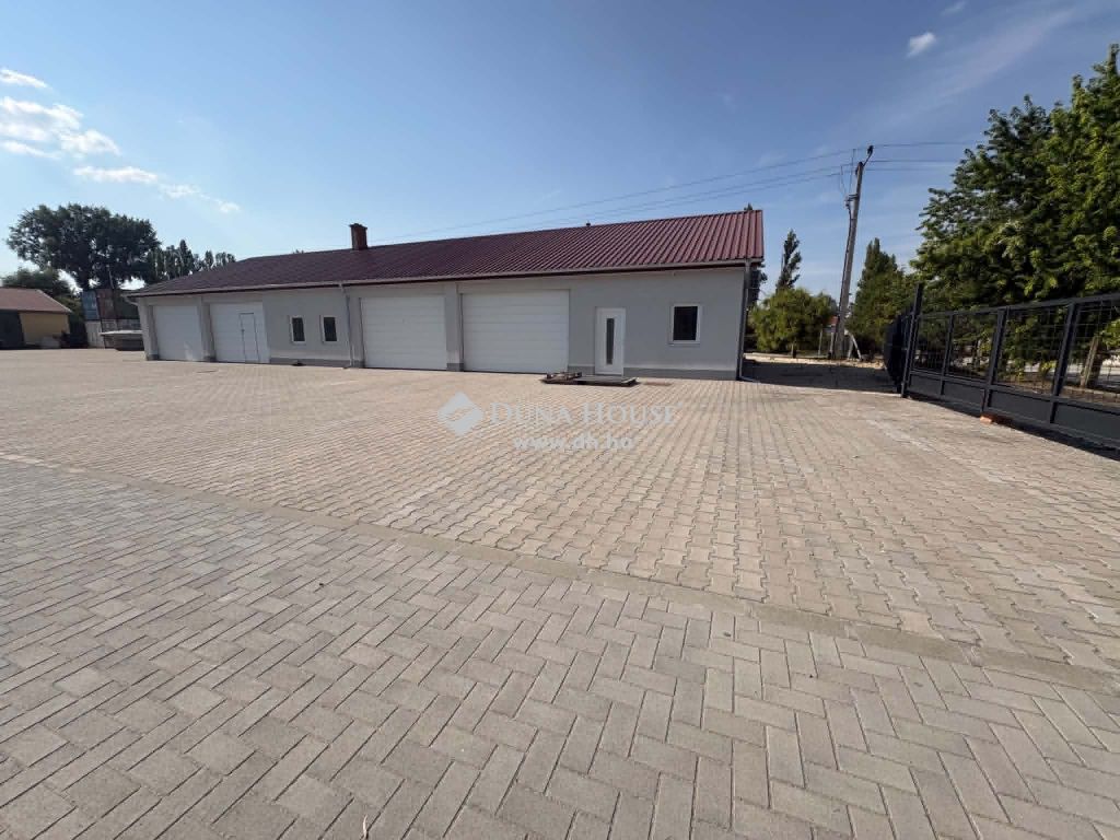 6000 Kecskemét , Műhely+iroda 2026-ban felújítva hosszútávra kiadó! — 1/8