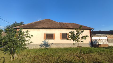 Eladó Ház 2191 Bag , M3-hoz közel aszfaltos utcában