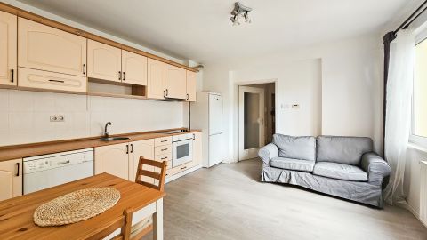 Eladó Lakás 1094 Budapest 9. kerület , VIOLA utcában - újszerű, erkélyes, 3 szobás, garázzsal!