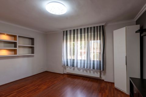 Eladó Lakás 8000 Székesfehérvár 