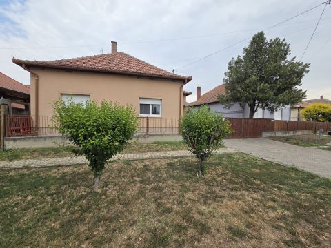 Eladó Ház 5211 Tiszapüspöki 