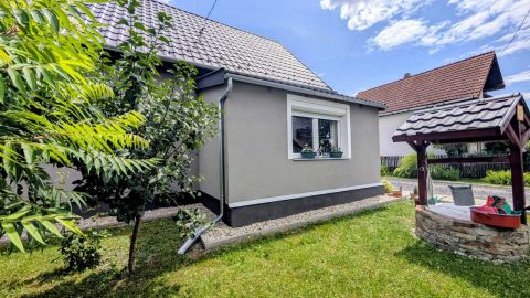 Eladó Ház 8648 Balatonkeresztúr , Balatonmária és B.keresztúr határában közel a Balatonhoz