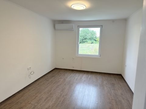 Eladó Lakás 2255 Szentlőrinckáta 