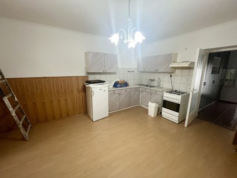Eladó Ház 8060 Mór , Wekerle utcában.