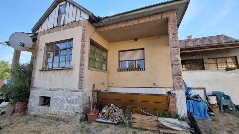 Eladó Ház 2181 Iklad , Felújítandó családi ház kiváló elhelyezkedéssel Ikladon