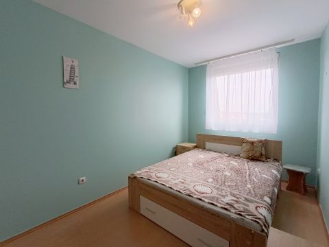 Kiadó Lakás 6000 Kecskemét Liftes, 5. emeleti 2 szobás, bútorozott, klímás lakás