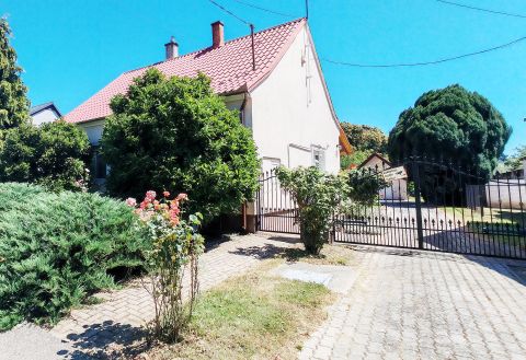 Eladó Ház 8840 Csurgó , Csurgó csendes mellékutcájában eladó családi ház! 