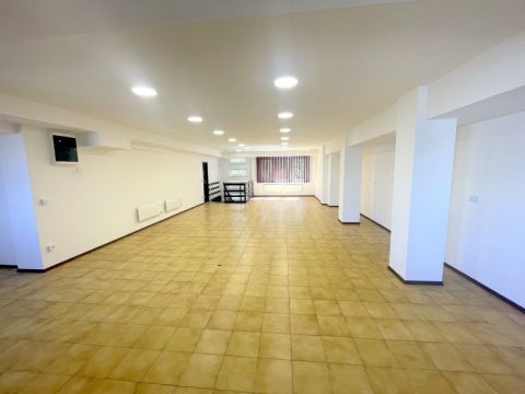 Kiadó Üzlethelyiség 4400 Nyíregyháza 