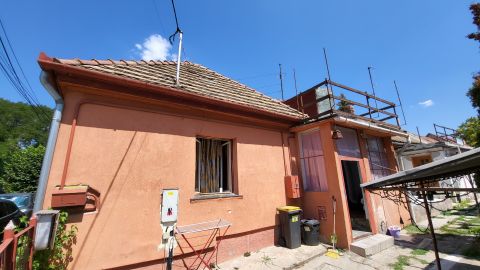 Eladó Ház 2040 Budaörs Erdélyi utca közelében.
