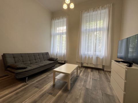 Kiadó Lakás 1077 Budapest 7. kerület , Felújított garzon,igényes modern kialakítás