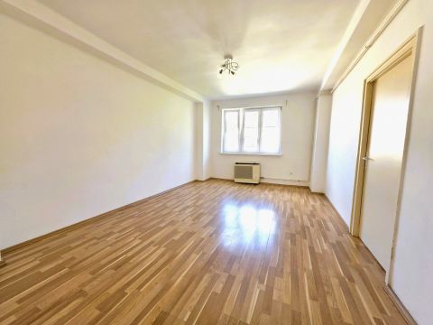Eladó Lakás 2600 Vác , Dr Csányi