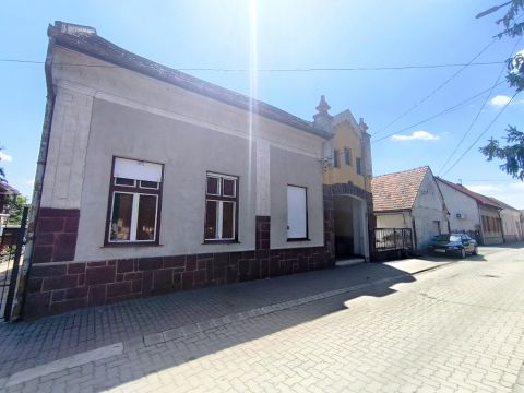 Eladó Ház 7200 Dombóvár Petőfi utca