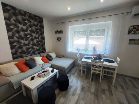 Eladó Ház 9400 Sopron Sopronban a Harkai úton eladó nappali+2 szobás sorház, +kert