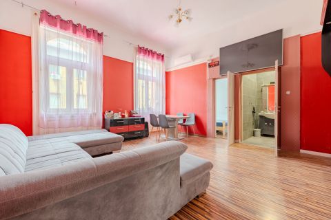 Eladó Lakás 1078 Budapest 7. kerület , Ligetváros - 110 nm-es, 2 külön lakrészből álló lakás