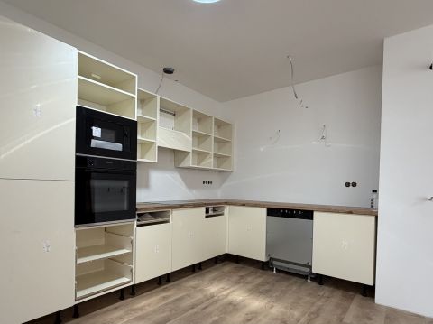 Kiadó Lakás 9400 Sopron Várkerületen kiváló elhelyezkedésű lakás/iroda kiadó!