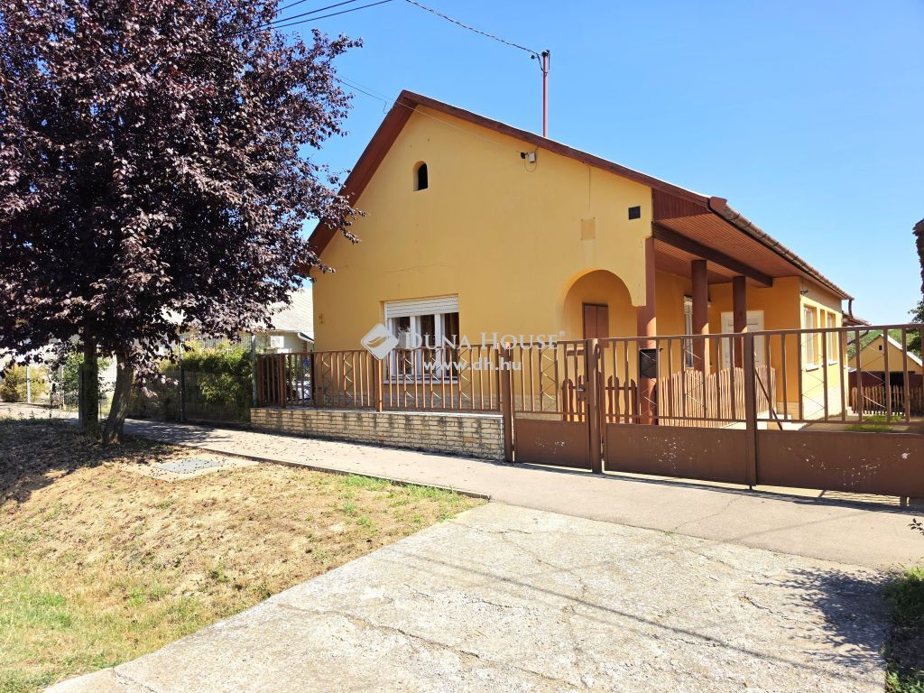 7664 Berkesd , Berkesden 4 szoba+nappalis jó állapotú családi ház — 1/26
