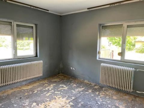 Eladó Ház 2735 Dánszentmiklós Csendes utcában