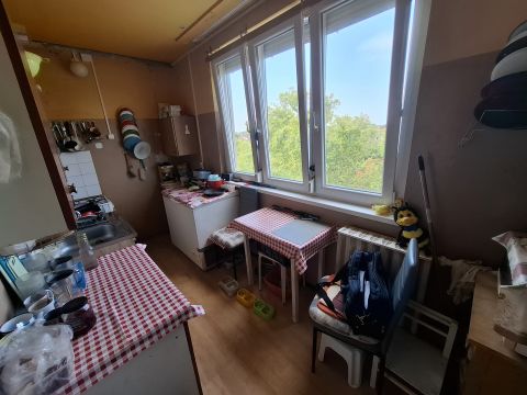 Eladó Lakás 6100 Kiskunfélegyháza , Erkélyes, 3 szobás panellakás