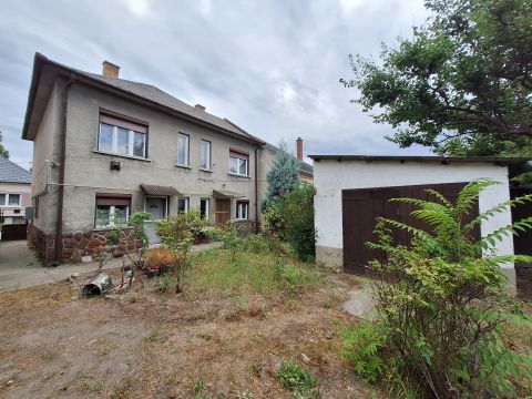 Eladó Ház 9023 Győr Győr-Nádorvárosban többgenerációs, többlakrészes családi ház