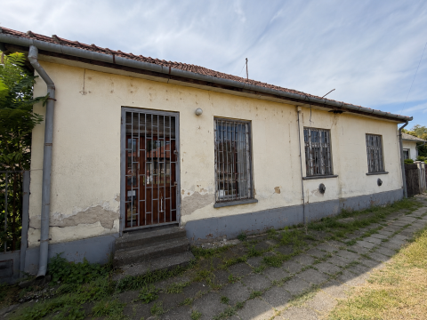 Eladó Ház 2251 Tápiószecső , 31-es főút mellett, üzlethelyiség, raktárral, nagy telekkel!