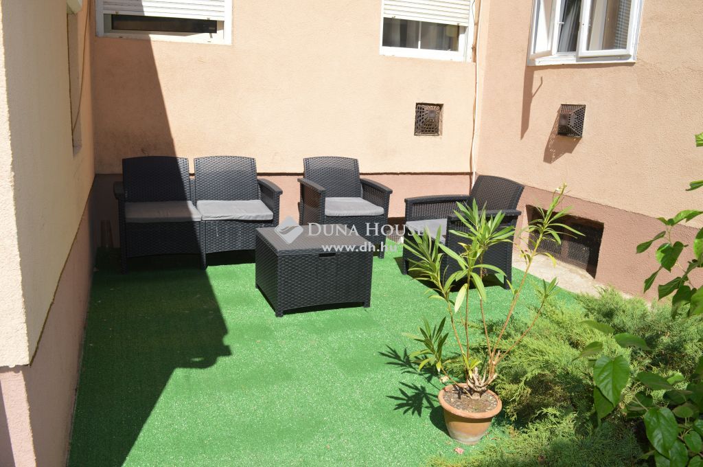 4029 Debrecen , Óváros csapó utcából nyíló utcában — 1/13