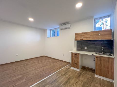 Eladó Lakás 1204 Budapest 20. kerület , Szent Lajos téren, teljesen felújított, klímás lakás