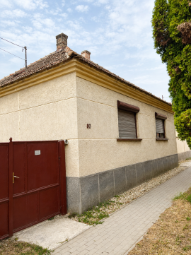 Eladó Ház 9153 Öttevény , Fő út közelében