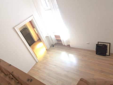 Eladó Lakás 1092 Budapest 9. kerület Bakáts tér közelében, másfél szobás, azonnal birtokba vehető