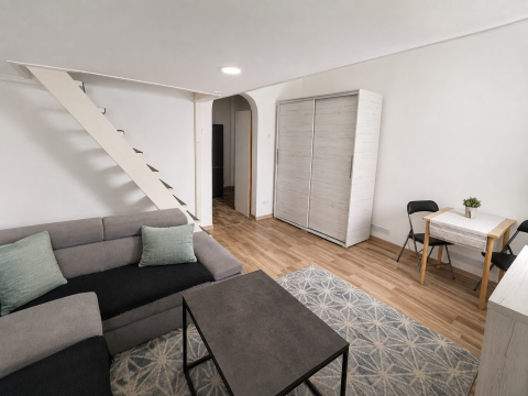 Eladó Lakás 1042 Budapest 4. kerület Felújított, azonnal költözhető, galériázott garzonlakás 