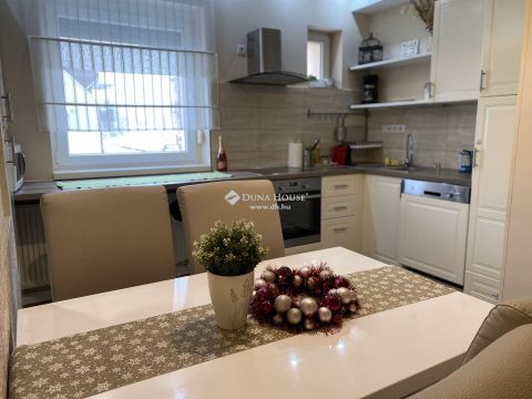 Kiadó Lakás 6000 Kecskemét , Kiadó tágas, bútorozott 73 nm-es lakás a belvárosban