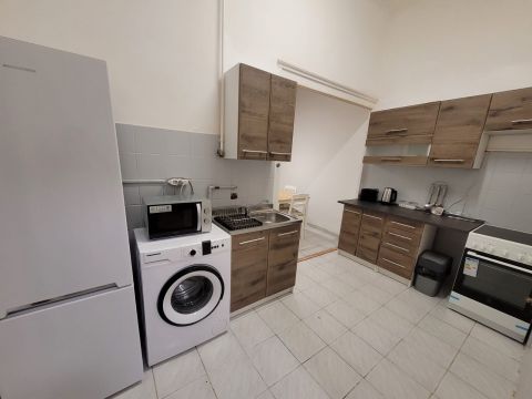 Eladó Lakás 1052 Budapest 5. kerület Váci utcában két lakássá alakítható