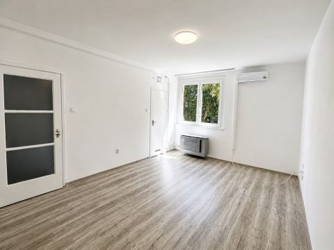 Kiadó Lakás 6000 Kecskemét , Kecskemét Akadémia krt 