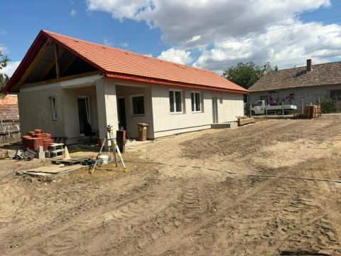 Eladó Ház 2723 Nyáregyháza , Csendes utcában