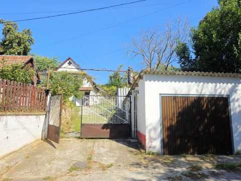 Eladó Ház 7639 Kökény , Kökény központjában zártkerti, 2szoba+nappalis családi ház