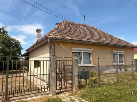 Eladó Ház 9155 Lébény , Tulipán utca környéke