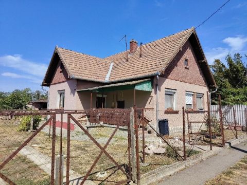 Eladó Ház 5083 Kengyel , 5083 Kengyel, csendes