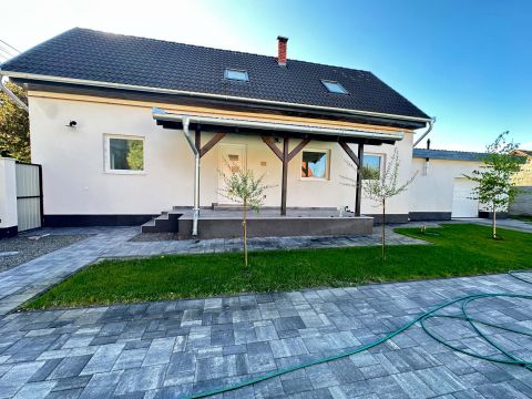 Eladó Ház 2750 Nagykőrös , nappali + 3 szobás, teljesen felújított családi ház