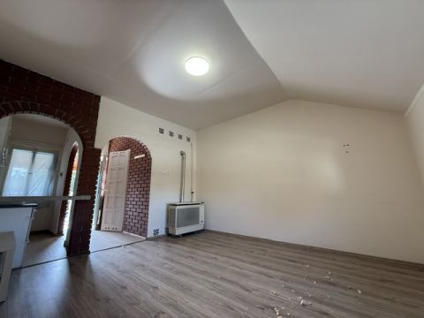 Eladó Lakás 2700 Cegléd 