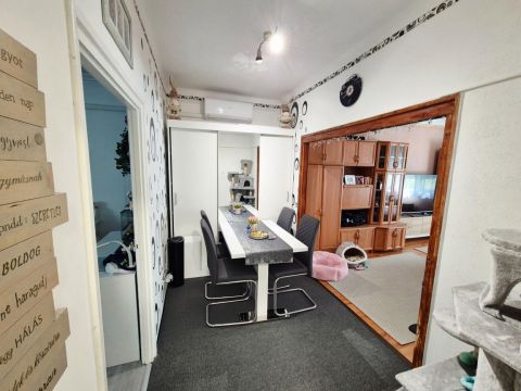 Eladó Lakás 6000 Kecskemét , Széchényi városi felújított tégla lakás