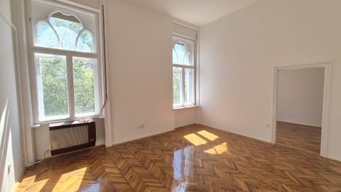Kiadó Lakás 6000 Kecskemét , 1. emeleti, 2 szobás felújított lakás a belvárosban
