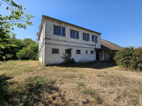Eladó Irodaépület 2134 Sződ 