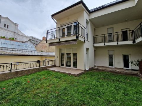 Kiadó Lakás 6000 Kecskemét , Belváros, 1. emelet, 1,5 szoba, bútorozott, teremgarázs
