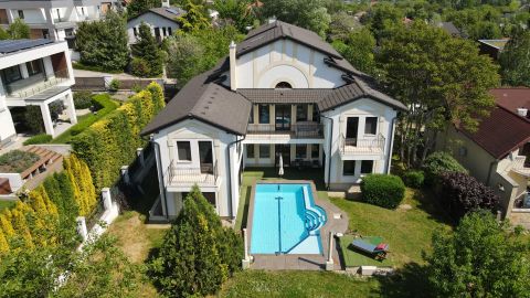 Eladó Ház 1031 Budapest 3. kerület , Exkluzív, medencés villa Óbudán – a Mészkő Park közelében